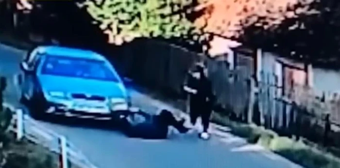 Video----------Maramureeanul-cascador-s-a-aruncat-pe-maina-vecinului-pentru-a-i-nscena-un-accident-Circul-surprins-de-camere