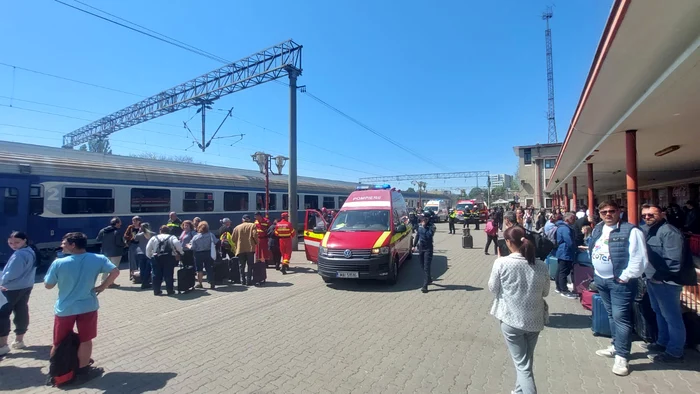 Video----------O-locomotiv-s-a-ciocnit-cu-un-tren-de-cltori-n-Constana-11-persoane-dintre-care-trei-copii-au-ajuns-la-spital-O-gravid-a-rmas-internat