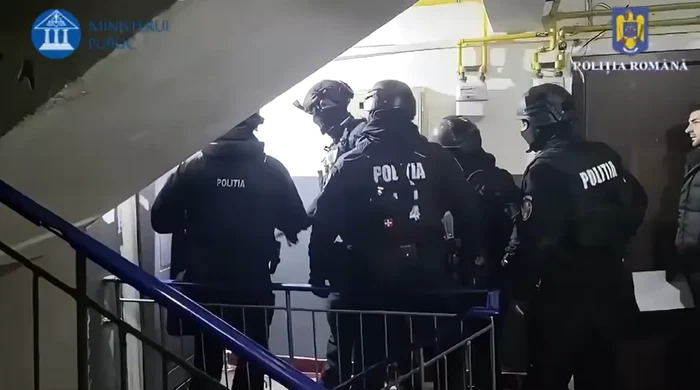 Video----------Percheziii-n-Galai-pentru-prinderea-unor-hoi-care-au-furat-aur-n-Italia-Imagini-din-timpul-jafurilor