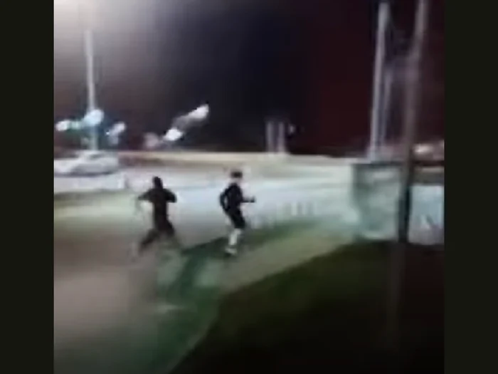Video----------Tnr-filmat-n-timp-ce-agresa-un-biat-de-14-ani-Poliitii-au-deschis-dosar-penal
