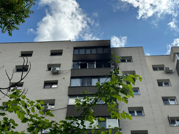 Video----------Un-incendiu-a-izbucnit-ntr-un-bloc-din-Sectorul-6-al-Capitalei-Trei-victime-transportate-la-spital
