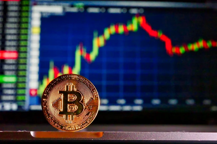 ---------Bitcoin-scade-dup-atingerea-maximului-istoric-de-112000-de-dolari-La-ce-nivel-a-ajuns