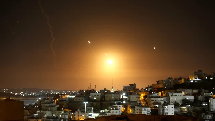 ---------Ce-este-bomba-cu-dispersie-cu-care-Iranul-a-lovit-Israelul-Avertismentul-IDF-Nu-atingei-obiectele-czute-sau-suspecte