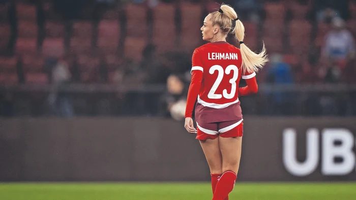 ---------Cea-mai-sexy-fotbalist-din-lume-btut-mr-de-nite-puti-Rezultat-ruinos-pentru-naionala-feminin-a-Elveiei