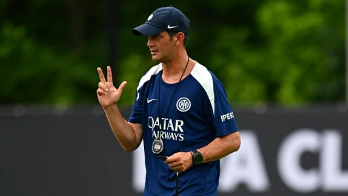 ---------Chivu-s-a-implicat-n-scandalul-fulgerelor-de-la-Mondialul-Cluburilor-Ce-propunere-le-a-fcut-organizatorilor-antrenorul-de-la-Inter
