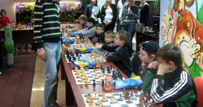 ---------Copiii-de-la-sat-tot-mai-atrai-de-ah-Performan-n-ciuda-nepsrii-statului