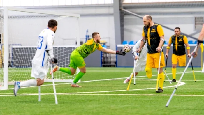 ---------Dei-schilodit-de-bombele-lui-Putin-Ucraina-nu-se-d-btut-Ia-natere-primul-campionat-de-fotbal-jucat-n-crje