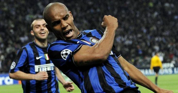 ---------Fcut-trdtor-i-fr-caracter-n-Romnia-Chivu-este-ridicat-n-slvi-de-un-brazilian-O-femeie-tie-toate-defectele-antrenorului