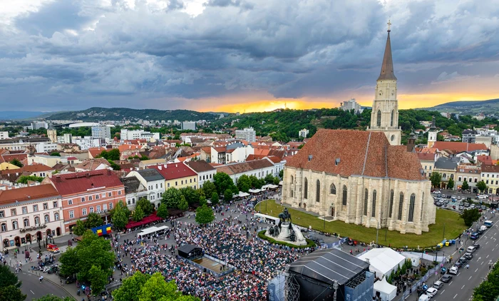 Foto----------Cluj-Napoca-vs-Timioara-Rivalitatea-urban-care-a-aprins-internetul