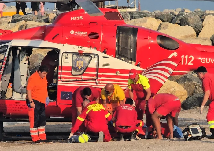 Foto----------Tnr-resuscitat-dup-ce-a-fost-scoas-din-valuri-de-un-adolescent-la-Costineti