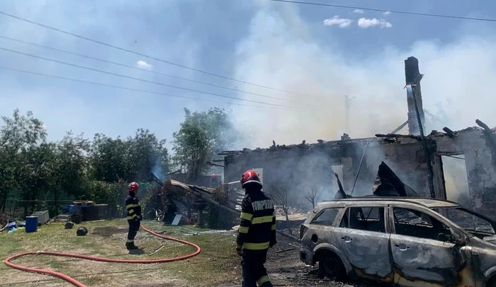 ---------Incendiu-provocat-de-copii-n-Curtici-S-au-jucat-cu-focul-i-au-incendiat-locuine-sociale-un-cabinet-veterinar-i-o-main