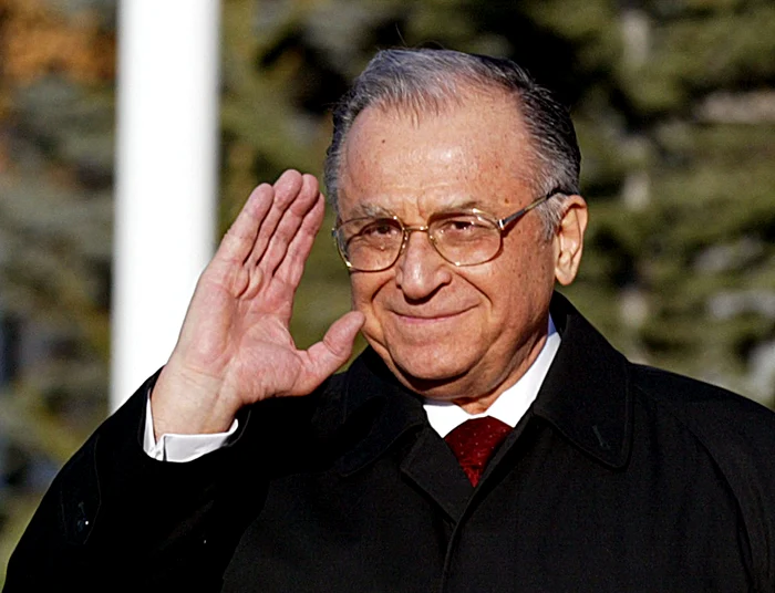 ---------Ion-Iliescu-este-conectat-la-oxigen-Medicii-suspecteaz-o-posibil-formaiune-tumoral-la-plmni