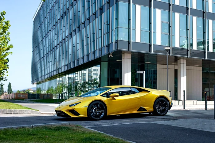 ---------Leasing-maini-operaional-vs-financiar--care-este-alegerea-potrivit-pentru-afacerea-ta