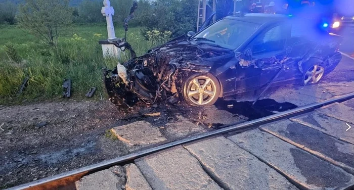 ---------Main-lovit-de-un-tren-de-cltori-la-o-trecere-fr-barier-O-femeie-a-ajuns-la-spital-iar-un-copil-de-11-ani-a-fcut-atac-de-panic