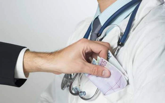 ---------Medic-reinut-pentru-paga-primit-de-la-un-pacient-Ct-i-a-cerut-pentru-eliberarea-unui-document