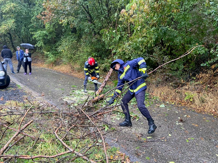 ---------Pompieri-din-patru-judee-trimii-la-Vaslui-pentru-eventuale-situaii-periculoase-provocate-de-vremea-rea