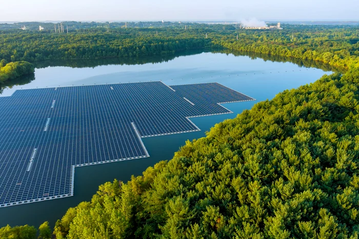 ---------Sistem-flotant-de-panouri-fotovoltaice-n-judeul-Olt-Valoarea-contractului-este-de-39-milioane-de-lei-plus-TVA