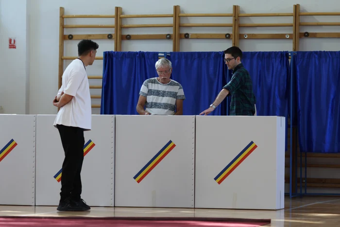 ---------Sute-de-voturi-date-lui-Nicuor-Dan-au-fost-trecute-la-George-Simion-ntr-o-secie-din-Alba-Iulia-susine-primarul-oraului