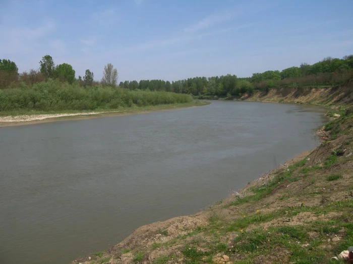 ---------Un-brbat-din-Suceava-a-fost-luat-de-cureni-i-i-a-pierdut-viaa-n-timp-ce-traversa-pe-jos-rul-Moldova