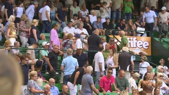 ---------Un-panou-a-lovit-o-femeie-la-turneul-de-tenis-de-la-Halle-Incidentul-este-unic-n-istoria-de-32-de-ani-a-competiiei