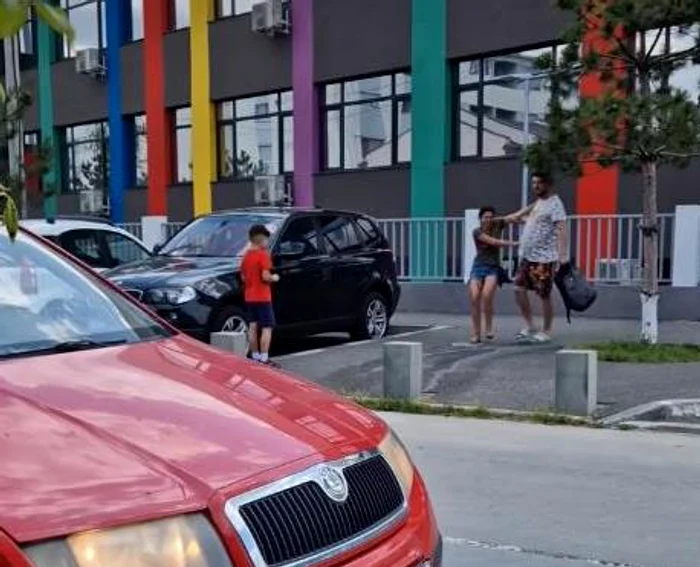 Video----------Femeie-agresat-de-brbatul-ei-de-fa-cu-copilul-pe-o-strad-din-Chiajna-Ce-spune-poliia