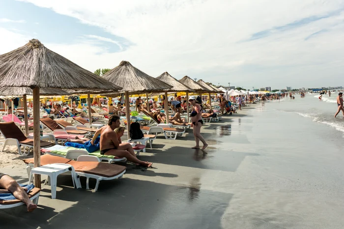 Video----------Foame-de-bani-pe-litoralul-romnesc-taxa-abuziv-pe-care-un-cuplu-cu-doi-copii-a-pltit-o-pe-o-plaj-din-Mamaia
