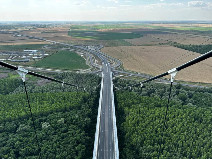Video----------Golden-Gate-de-Romnia-Se-deschide-circulaia-pe-drumurile-de-legtur-cu-Podul-peste-Dunre-de-la-Brila