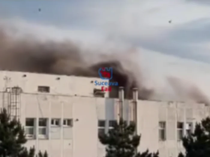 Video----------Panic-n-Suceava-Sal-de-sport-aflat-la-ultimul-etaj-al-unui-complex-comercial-cuprins-de-flcri-Zeci-de-persoane-s-au-autoevacuat