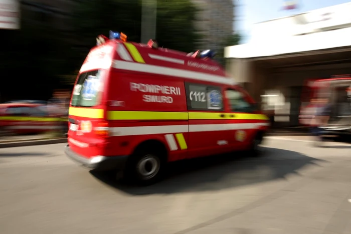 ---------ofer-de-ambulan-SMURD-amendat-i-lsat-fr-permis-dup-ce-a-trecut-pe-rou-la-o-trecere-cu-calea-ferat-n-Alba-Unde-se-grbea-s-ajung