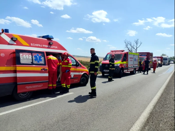 ---------Accident-devastator-ntre-dou-microbuze-i-un-autoturism-n-Bihor-Zeci-de-persoane-sunt-implicate