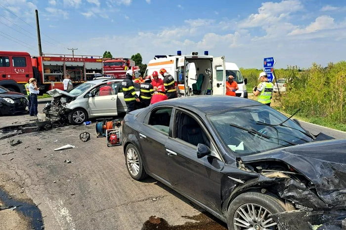---------Accident-grav-pe-Centura-Ploietiului-trei-maini-implicate-iar-dou-persoane-sunt-ncarcerate-Intervine-elicopterul-SMURD