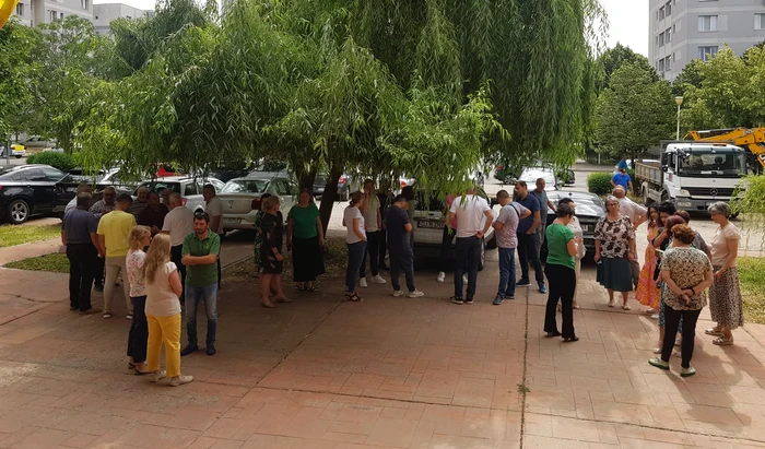---------Angajaii-de-la-Finane-cer-instrumentele-legale-pentru-a-lupta-cu-evaziunea-Este-a-doua-zi-de-proteste-la-AJFP-Olt