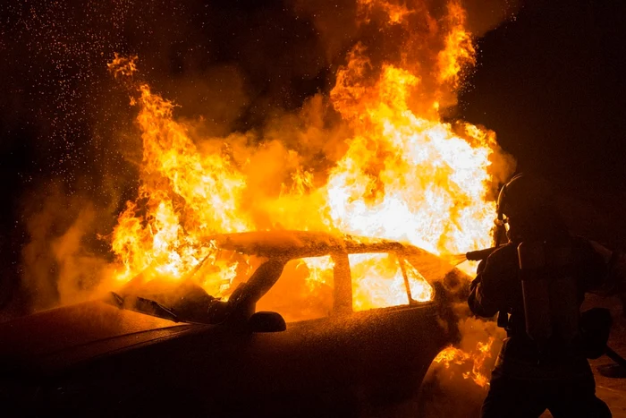 ---------Brbat-arestat-preventiv-dup-ce-a-incendiat-trei-maini-parcate-pe-o-strad-din-Constana