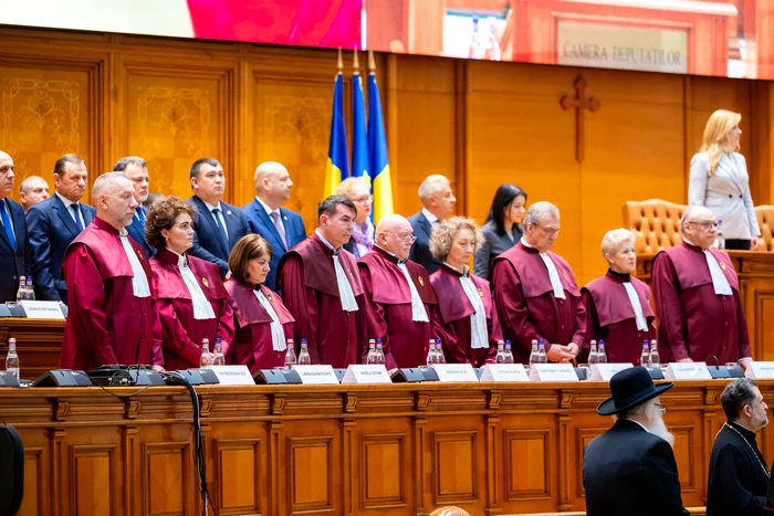 ---------Cei-trei-judectori-care-i-au-ncheiat-mandatul-la-CCR-vor-primi-cte-35000-de-euro-pn-la-sfritul-verii