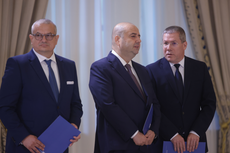 ---------Cei-trei-noi-judectori-CCR-au-depus-jurmntul-la-Cotroceni-Ce-beneficii-primesc-cei-care-se-pensioneaz
