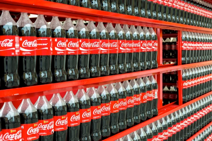 ---------Coca-Cola-revine-la-zahr-din-trestie-n-SUA-spune-Trump-Pur-i-simplu-e-mai-bun