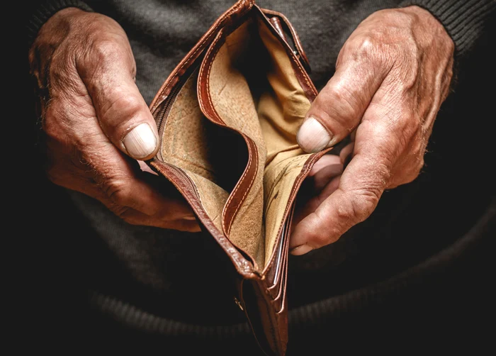 ---------Ct-pierd-pensionarii-din-venituri-dup-1-august-Noile-taxe-care-le-subiaz-ncasrile-lunare