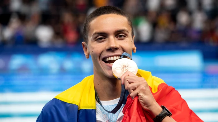 ---------David-Popovici-lupt-pentru-medalii-de-tinichea-dar-premii-consistente-Cu-ct-e-recompensat-un-campion-mondial-