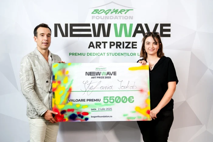 ---------Finala-NEW-WAVE-Art-Prize-Fundaia-BogArt-a-oferit-premiul-de-5500-euro-unei-studente-la-arte-din-Timioara