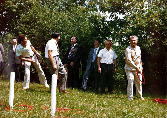 Foto----------Concediile-Ceauetilor-i-ale-elitei-comuniste-Vacan-la-vedere-libertate-sub-control-Leana-veghea-ca-ochiul-soacrei-cel-nedormit-asupra-lor