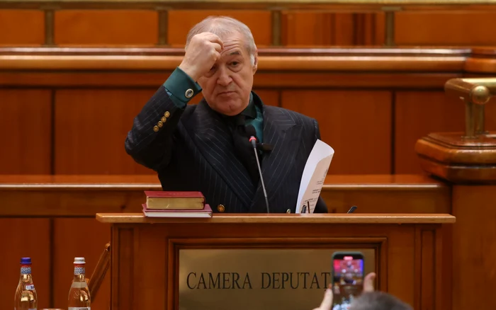 ---------Gigi-Becali-l-jignete-pe-omul-cruia-i-a-trimis-brnz-la-nunt-Nebunule