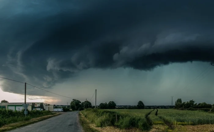 ---------Judeele-sub-Cod-Portocaliu-de-vijelii-i-ploi-toreniale-Meteorologii-anun-o-vreme-instabil-cu-temperaturi-n-scdere-