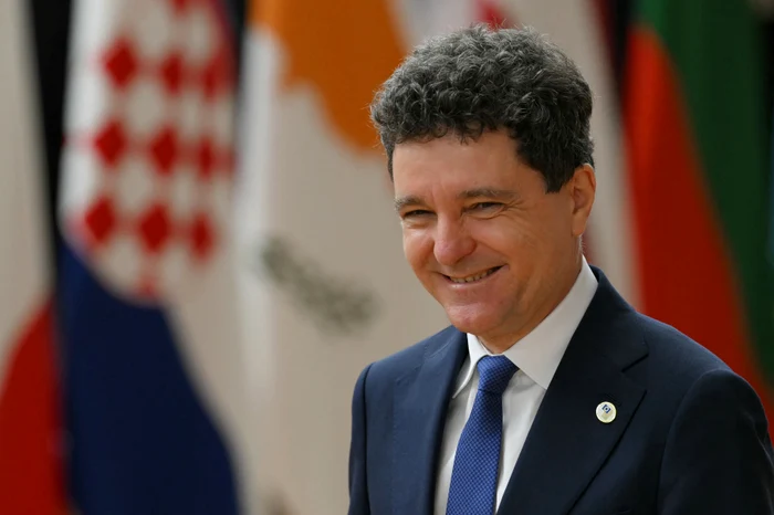 ---------Nicuor-Dan-ntrebat-de-copiii-din-diaspora-cum-se-simte-ca-preedinte-Sunt-muli-oameni-care-m-sun-s-se-ntlneasc-cu-mine