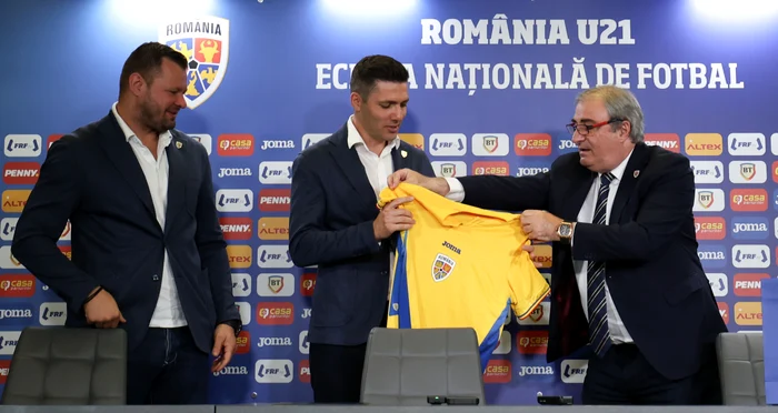 ---------Noul-selecioner-de-la-tineret-impune-o-disciplin-de-fier-dup-ce-tricolorii-mici-i-au-btut-joc-de-Daniel-Pancu