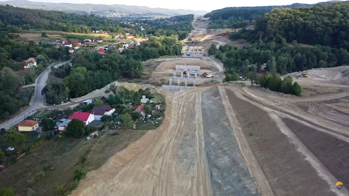---------O-seciune-de-10-km-de-pe-Autostrada-Sibiu---Piteti-ar-putea-fi-deschis-mai-devreme