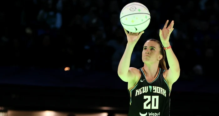 ---------Sabrina-Ionescu-a-ridicat-sala-n-picioare-A-ctigat-concursul-starurilor-din-baschetul-american-la-aruncrile-de-trei-puncte