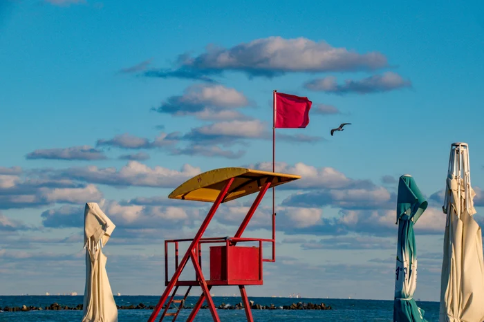 ---------Steag-rou-ignorat-pe-litoral-un-turist-a-fost-scos-incontient-din-ap-la-Mamaia