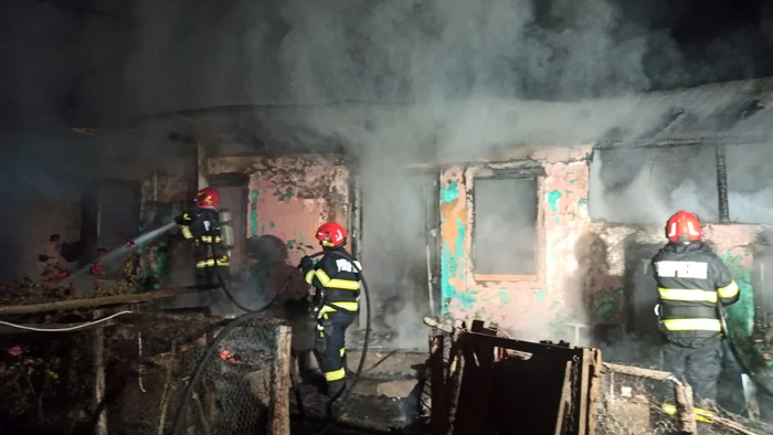 ---------Tragedie-n-Vaslui-Un-copil-de-10-ani-i-bunica-lui-au-murit-dup-ce-casa-le-a-luat-foc