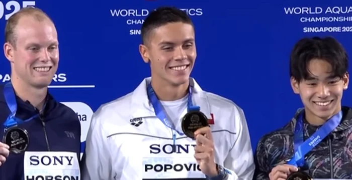 ---------Un-zmbet-mondial-Momentul-intonrii-Imnului-Romniei-dup-ce-David-Popovici-a-devenit-campionul-lumii