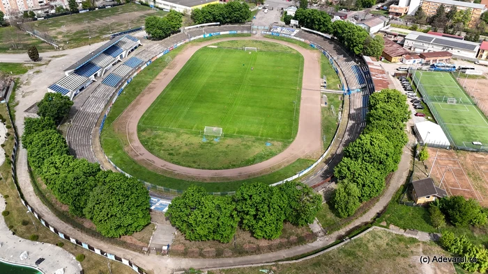 Video----------Am-cerut-un-stadion-Att-Ar-fi-o-palid-consolare-Primarul-Hunedoarei-revoltat-c-noul-stadion-este-pus-pe-pauz